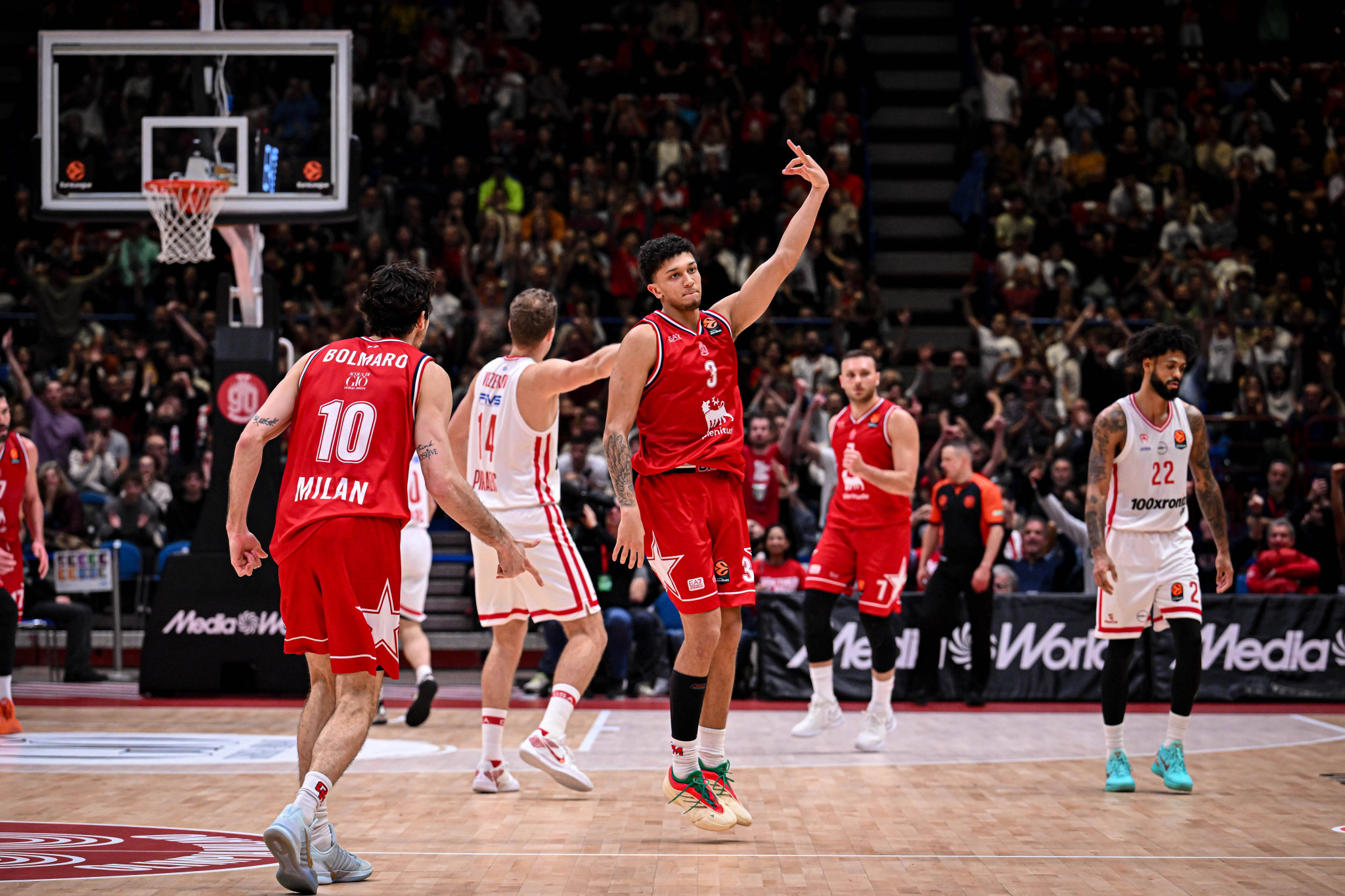 O Κουίν Έλις «πλήγωσε» με τα σουτ του τον Ολυμπιακό - Ποιος είναι ο 22χρονος Άγγλος της Μιλάνο (video)