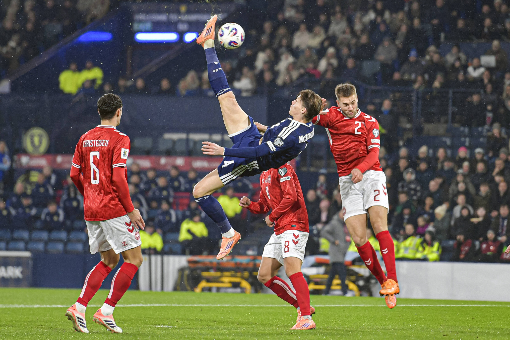 Απίστευτο κι' όμως αληθινό: Το «ψαλιδάκι» του ΜακΤόμινεϊ ξεπέρασε εκείνο του Κριστιάνο! (photos, videos)