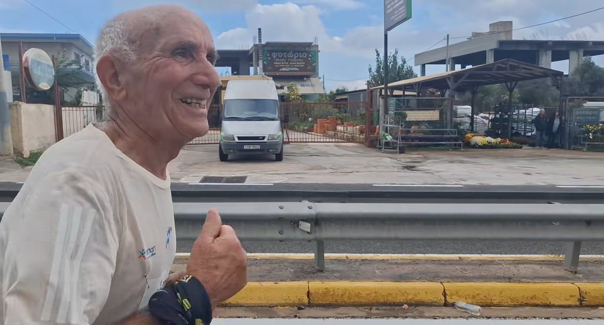 «Δεν έχω καπνίσει ποτέ, πίνω λίγο τσίπουρο για φάρμακο» - Ο 88χρονος που έτρεξε στον Μαραθώνιο