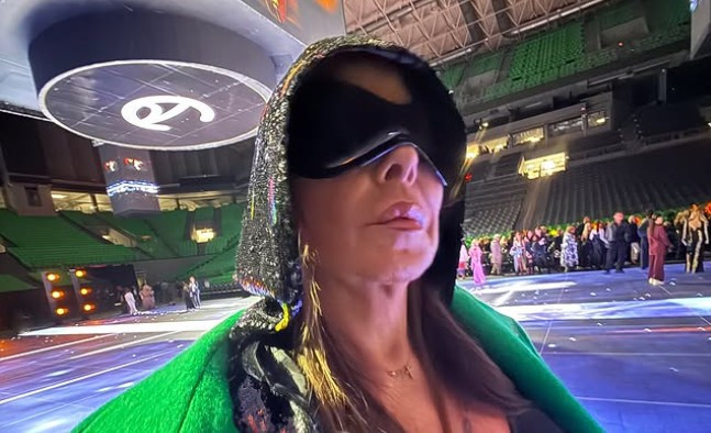 Τι κάνει η Άντζελα Δημητρίου στο Telecom Center; (video)