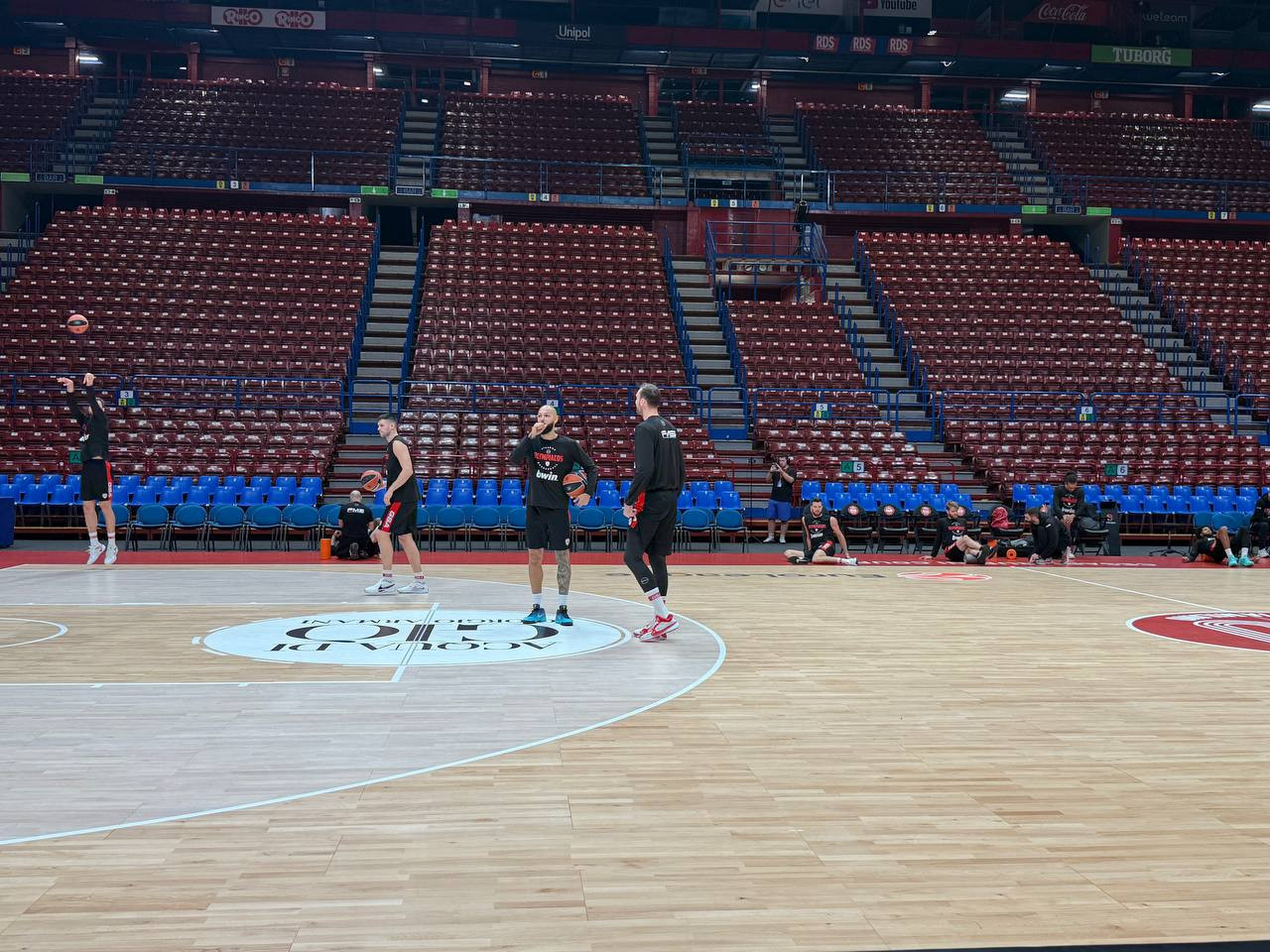 Το Athletiko στο Μιλάνο: Πρωινό shoot around για τον Ολυμπιακό στη Unipol Arena (video)