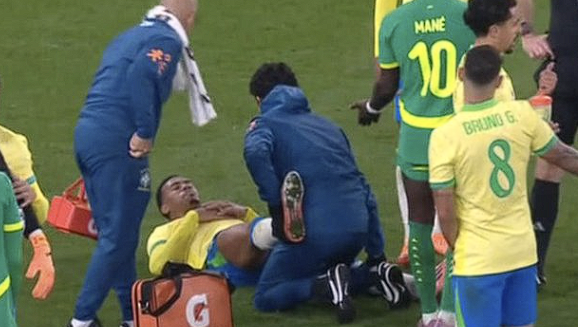 Μεγάλη ανησυχία στην Άρσεναλ - Αποχώρησε κουτσαίνοντας από το φιλικό της Βραζιλίας ο Γκάμπριελ