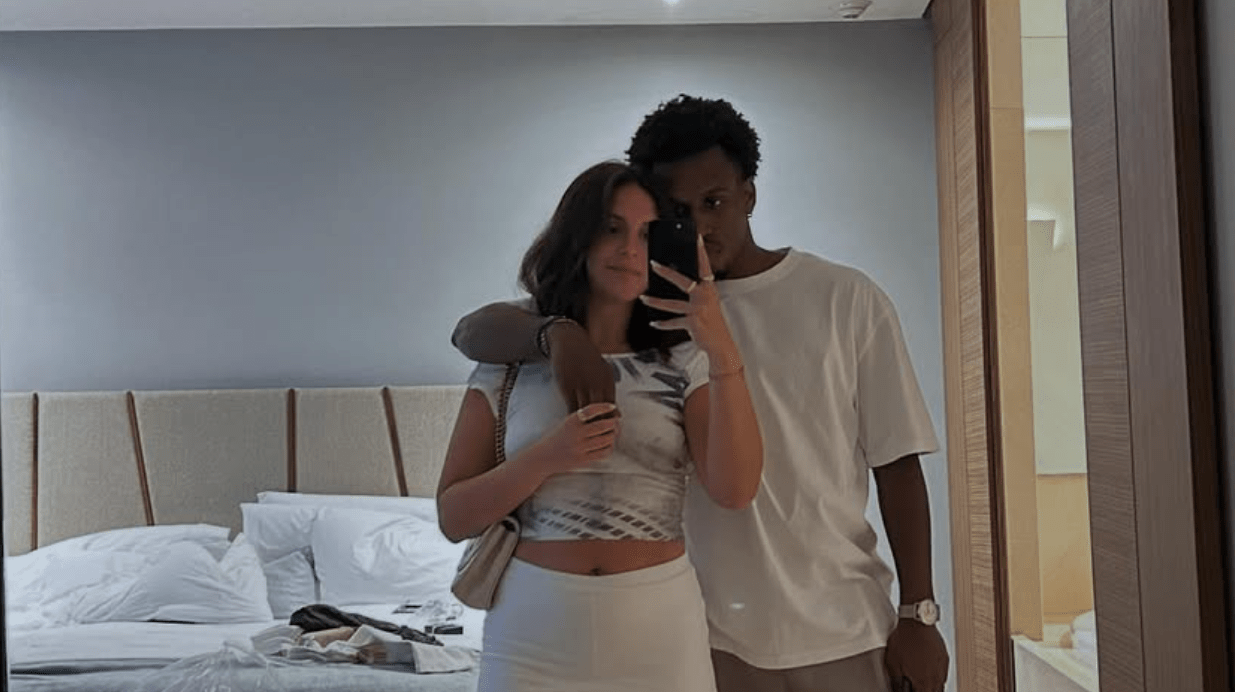 Αυτή είναι η εντυπωσιακή σύντροφος του Τι Τζέι Σορτς που τον συνόδευσε στο τουρνουά τένις (photos)