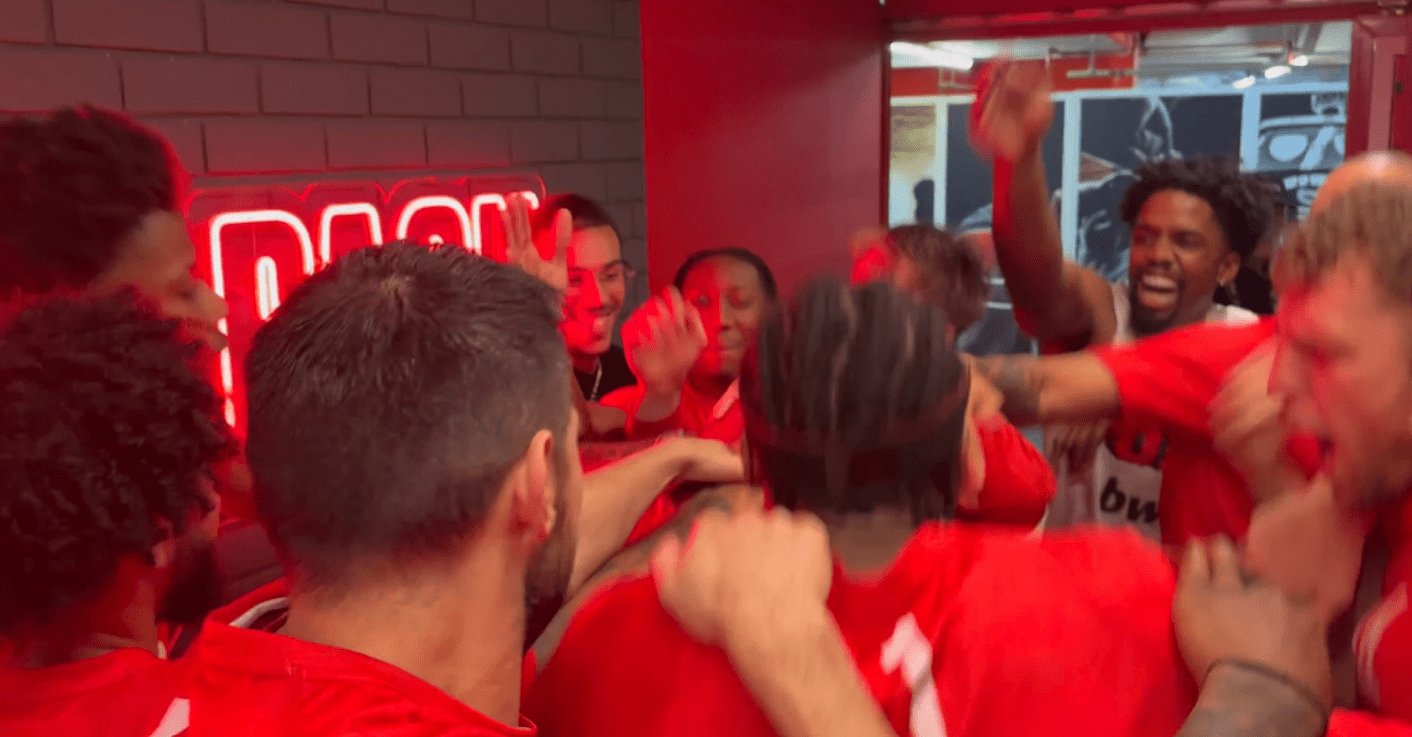 Το φατούρο - καλωσόρισμα των παικτών του Ολυμπιακού στον Έβανς (Video)