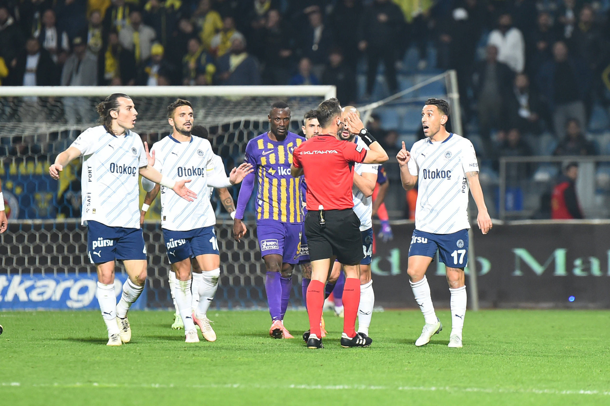 Συνεχίζεται το σκάνδαλο παράνομου στοιχηματισμού στην Τουρκία - Εκαναν έφοδο στο σπίτι του αρχηγού της Φενέρμπαχτσε