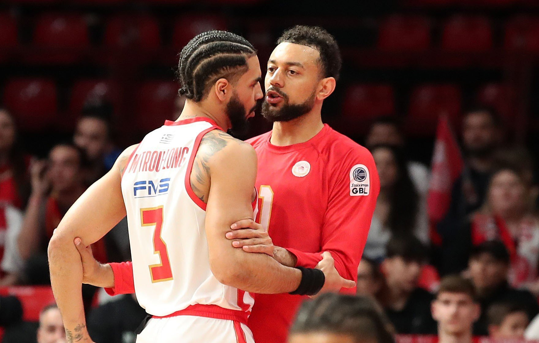 Έντονος διάλογος Μπαρτζώκα με Μήτρου-Λονγκ στο ΣΕΦ (pics)