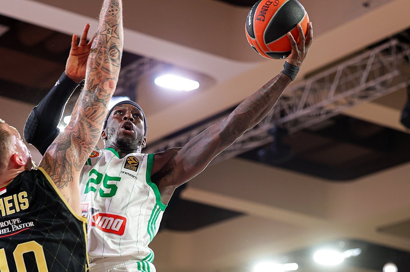 Oh mon dieu: Ο Κέντρικ Ναν έκανε τους Γάλλους να γουρλώσουν τα μάτια - Τα απίθανα νούμερά του (vid)