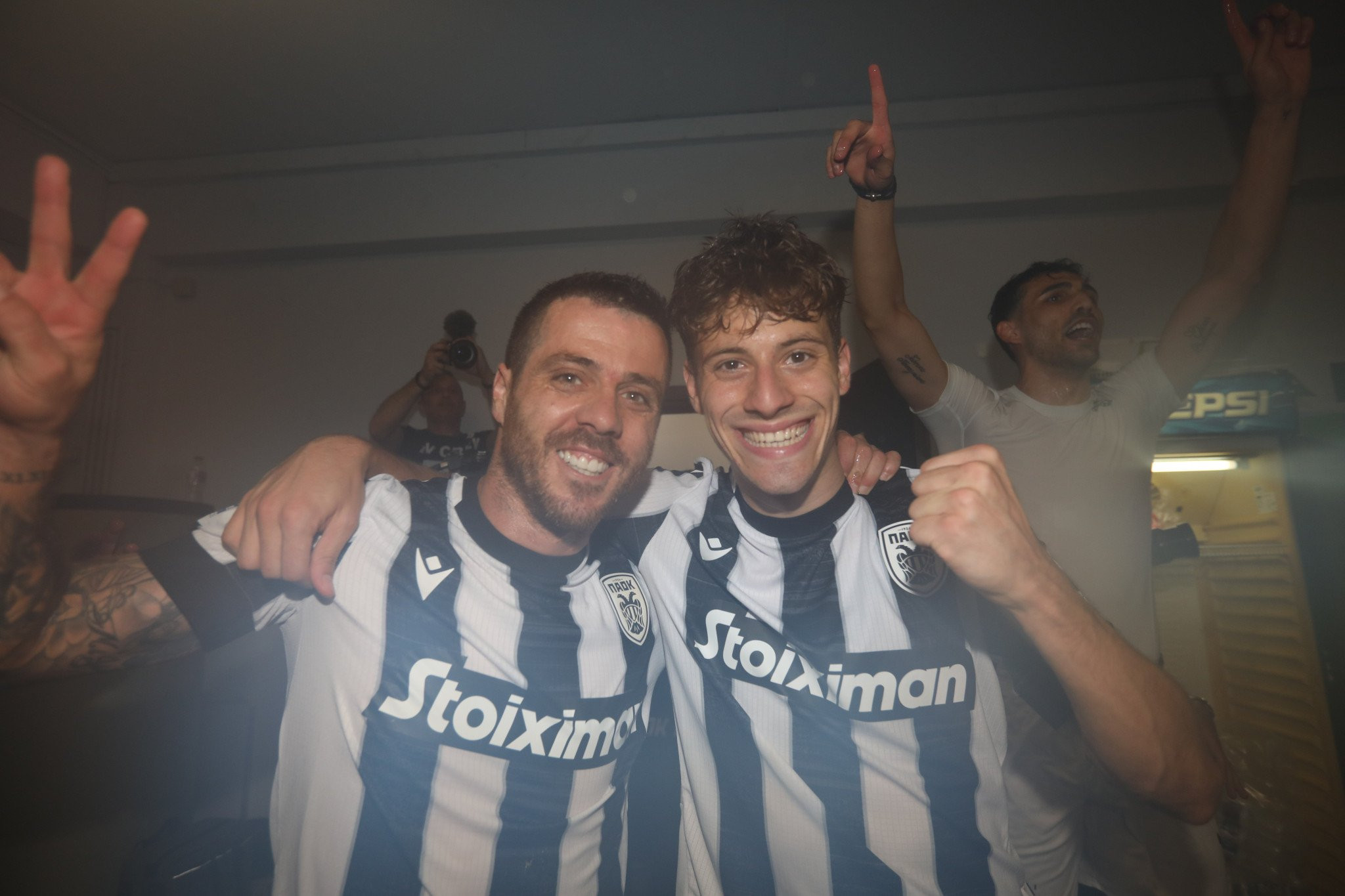 Ο μάγος στο γήπεδο, ο αρχηγός στη διοίκηση, το Athletiko στις οθόνες σας!