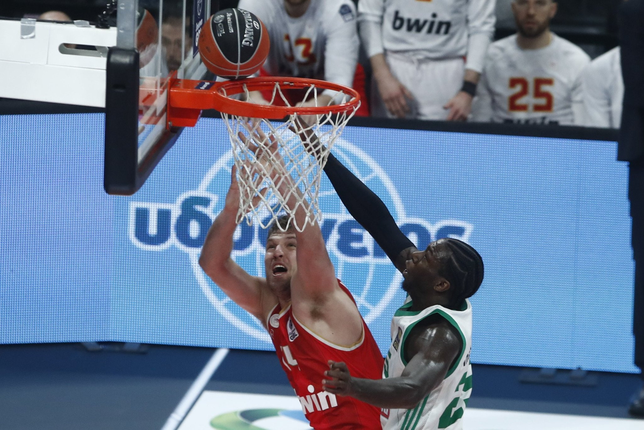 Το κοινό θέλει Ναν και τα media Βεζένκοφ πρώτους στην κορυφαία 5άδα της Euroleague