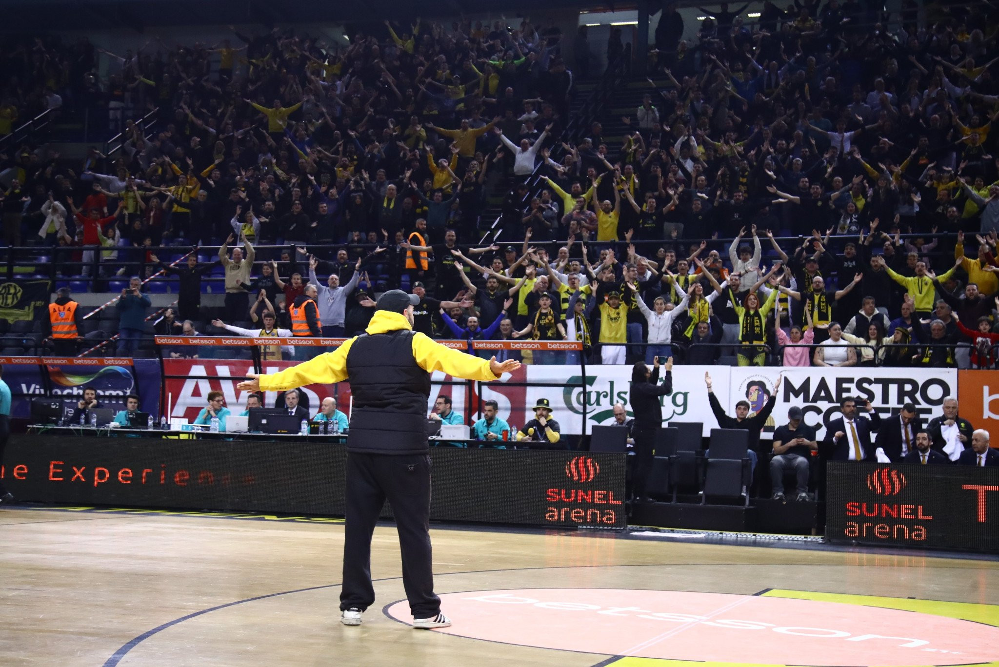 Παροξυσμός στον κόσμο της ΑΕΚ ενόψει Ναντέρ, «εξαφανίζονται» τα εισιτήρια