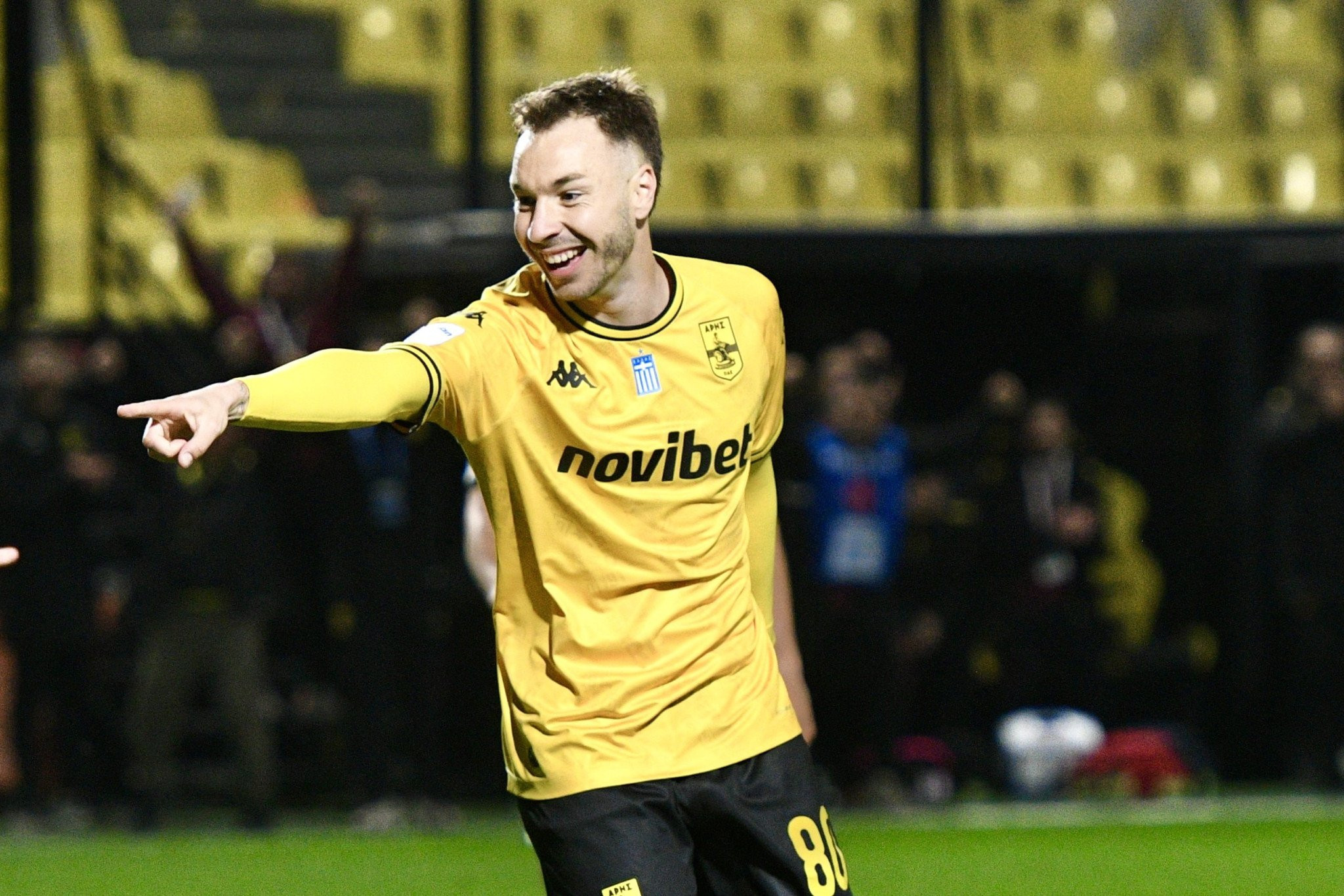 Δεν κερδίζει μόνο, αλλά το κάνει και πειστικά