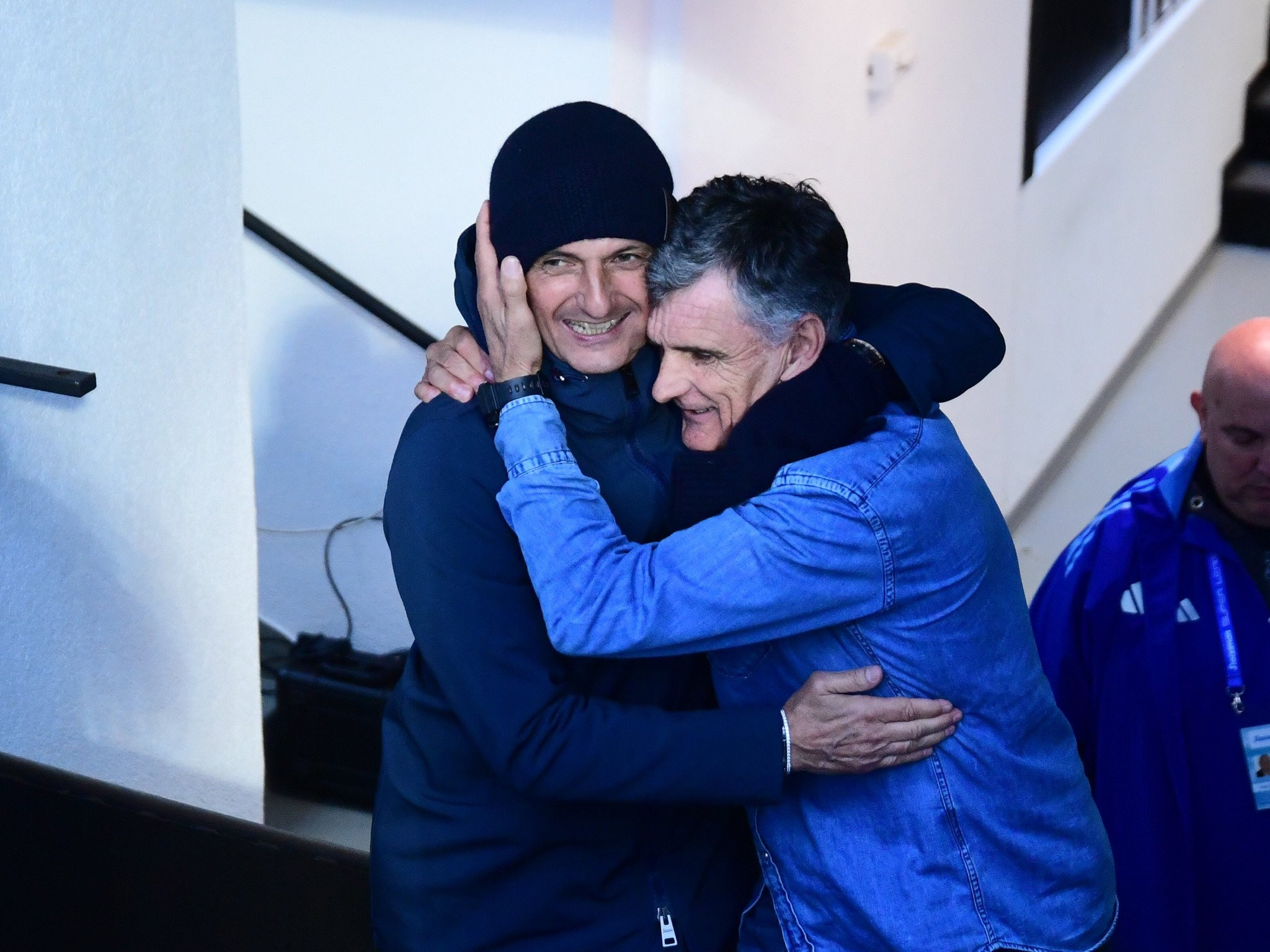 Η θερμή αγκαλιά Λουτσέσκου - Μεντιλίμπαρ στη φυσούνα