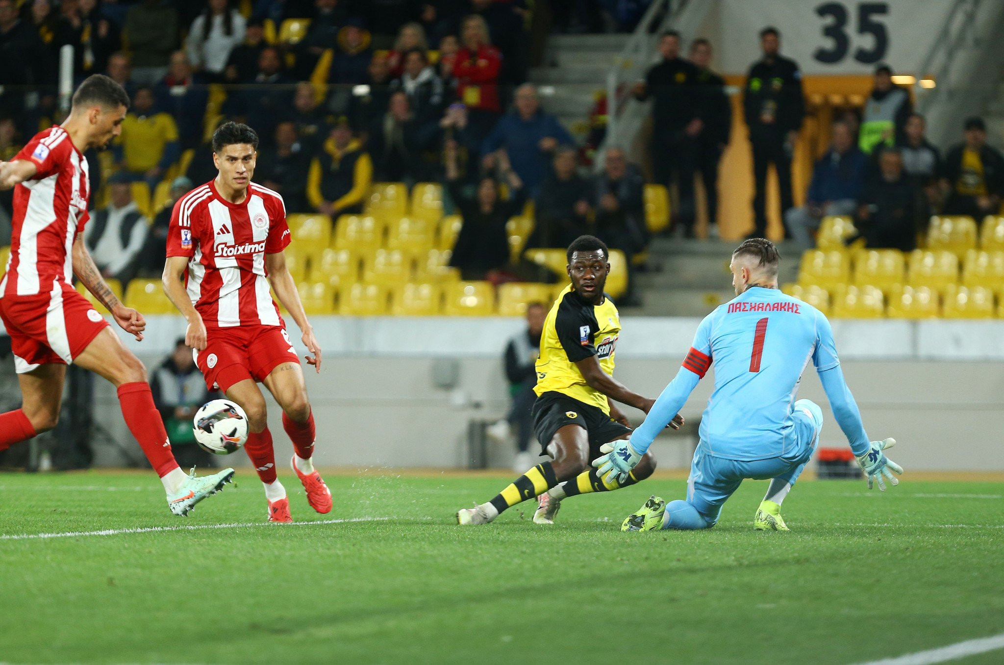 Οι έδρες σε δυάδα από την Super League