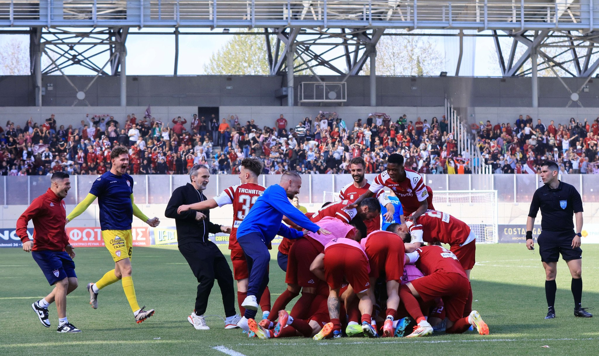 Πανηγυρισμοί για την πρωταθλήτρια ΑΕΛ - Ομάδα και κόσμος μαζί στη γιορτή!