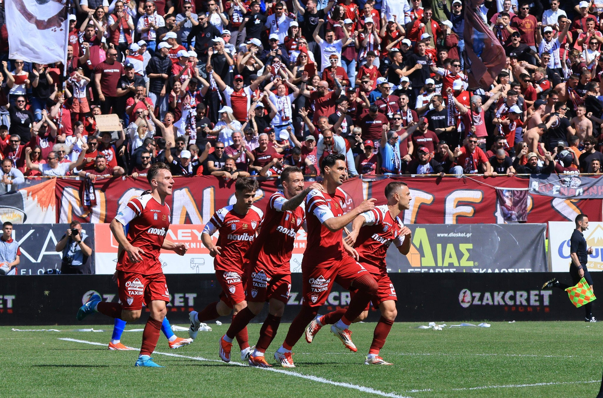 Αποθέωση για την πρωταθλήτρια ΑΕΛ στο πάρτι ανόδου - Διέλυσε με 5άρα τον ΠΑΣ Γιάννινα