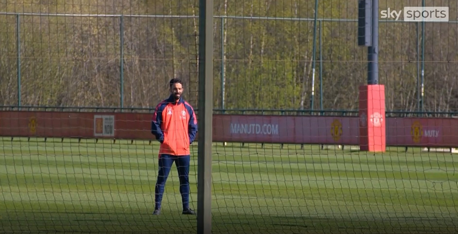 O Αμορίμ κάθισε σε μια γωνιά μόνος του και έβλεπε από μακριά την προπόνηση