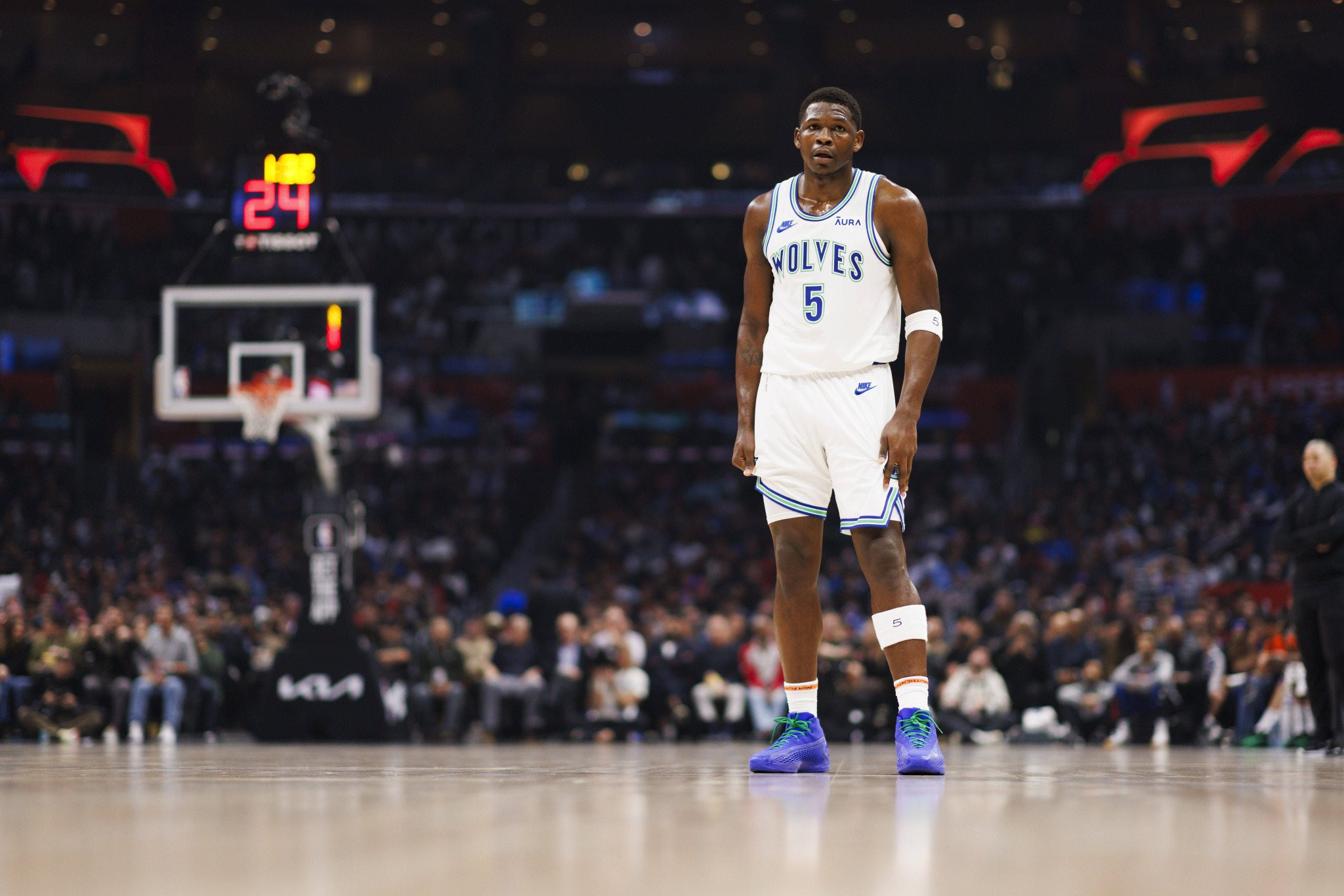 Ο Έντουαρντς χάνει το κρίσιμο φινάλε των Τίμπεργουλβς και την πρωτιά στα τρίποντα