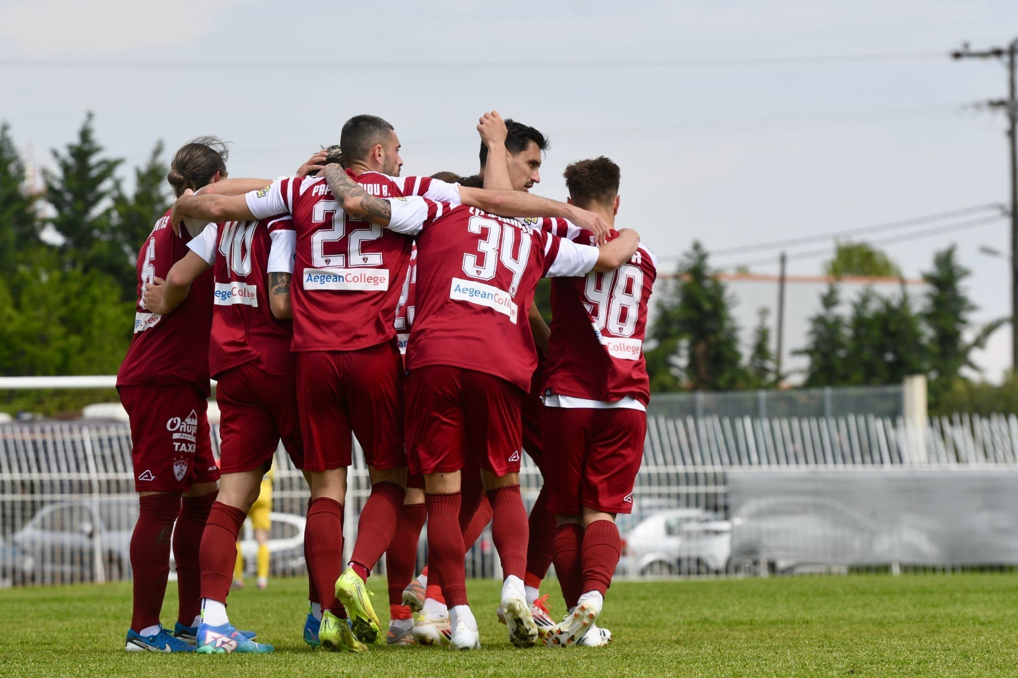 Όλη η ΑΕΛ μια «γροθιά» μετά το τέλος του αγώνα (vid)