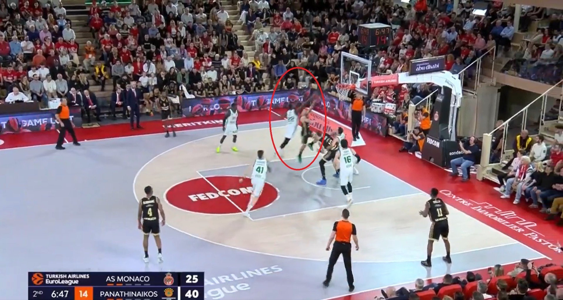 Το μεγαλοπρεπές κόψιμο του Γκραντ πάνω στον Τζέιμς (vid)