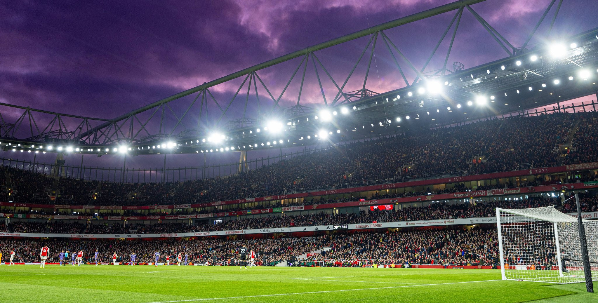 Oι ενδεκάδες στο ματς της Αρσεναλ με την Παρί Σεν Ζερμέν στο Λονδίνο