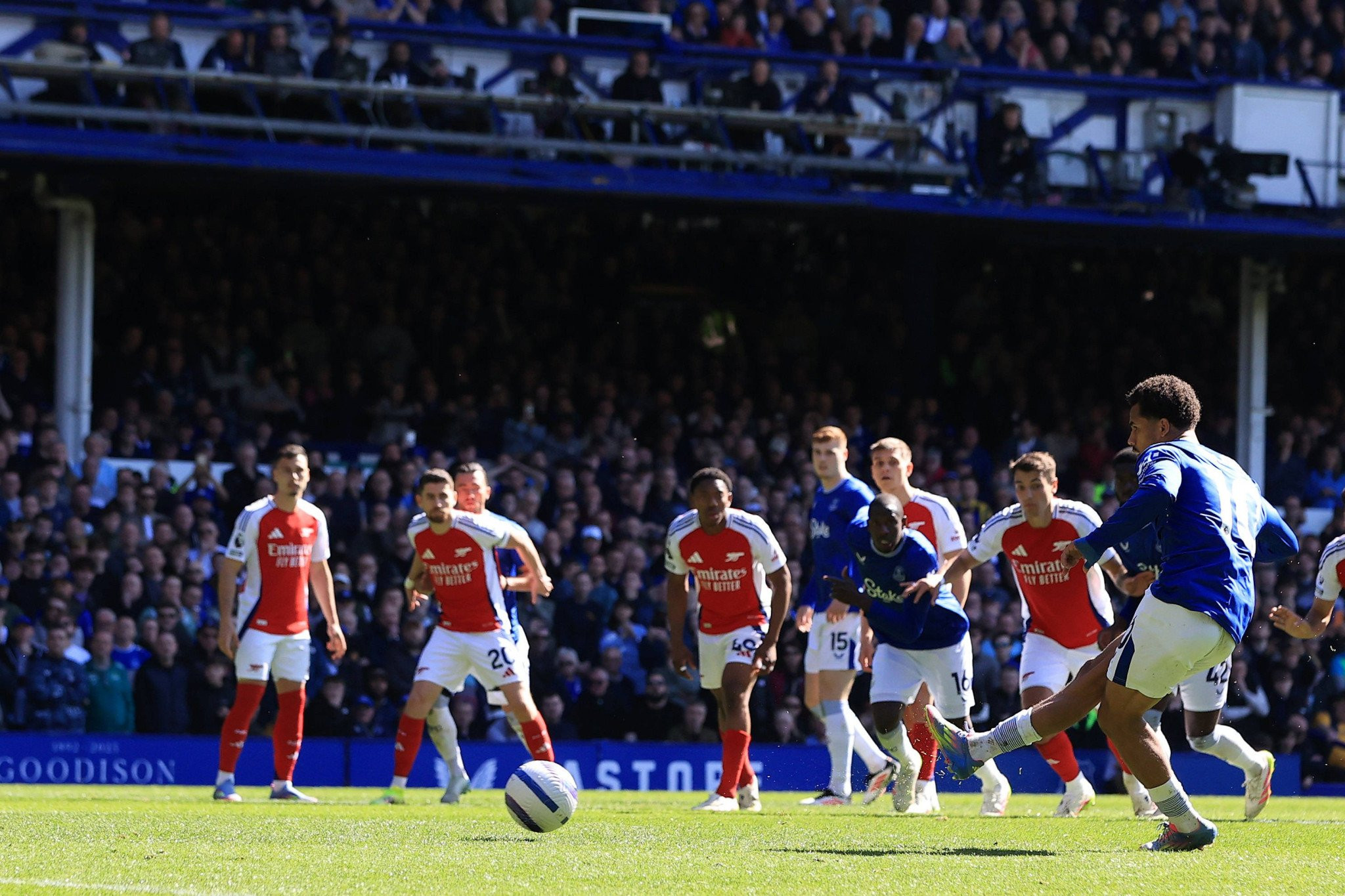 Νέα γκέλα για την Άρσεναλ, η Έβερτον της έκοψε (1-1) δυο βαθμούς