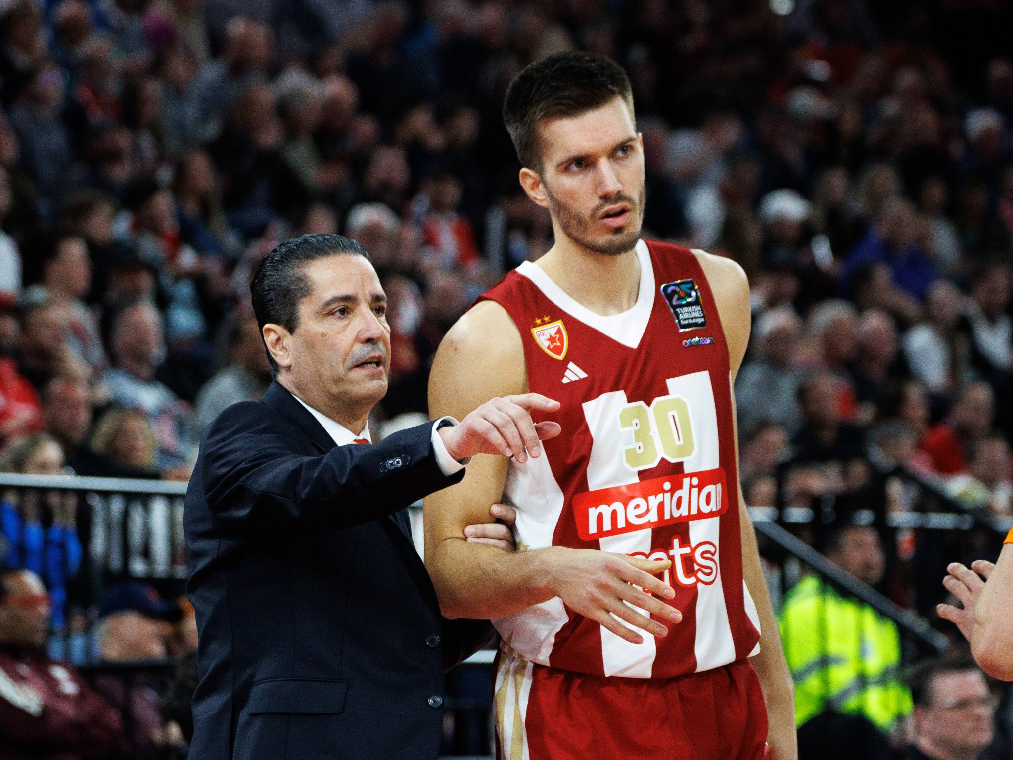 «Ο Ερυθρός Αστέρας θέλει να αγοράσει τον Πετρούσεφ από τον Ολυμπιακό»