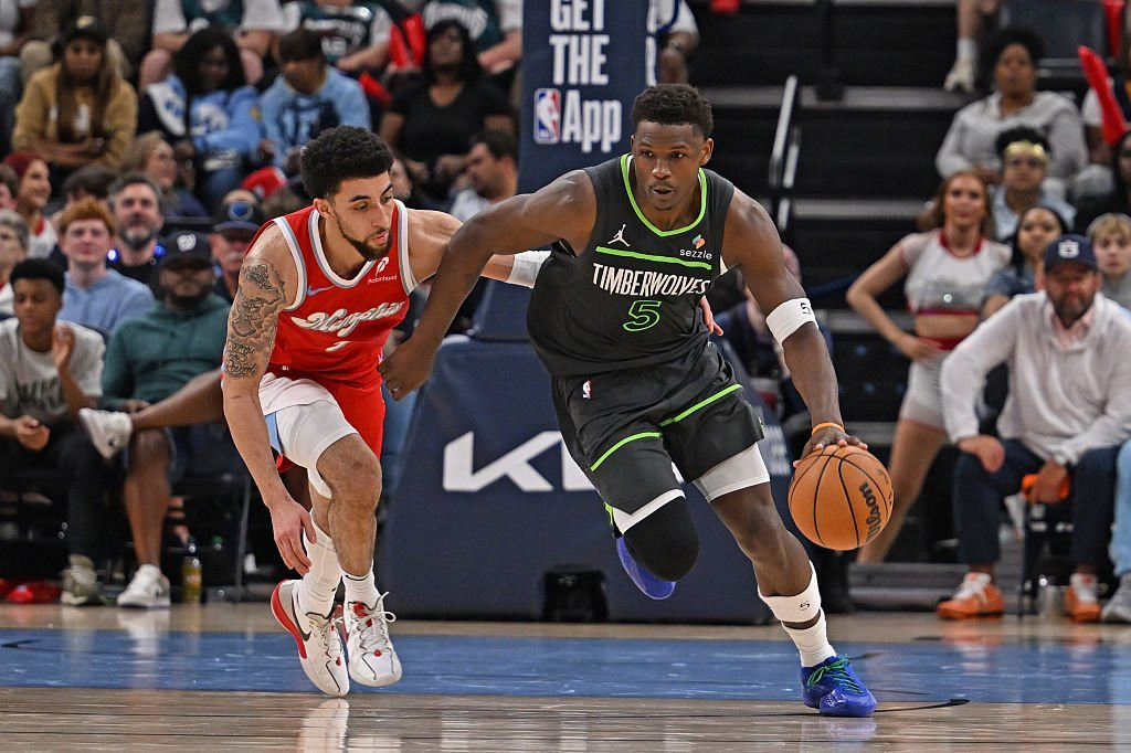 «Εκτελεστής» Έντουαρντς στο Μέμφις, νίκες για Πίστονς, Χοκς