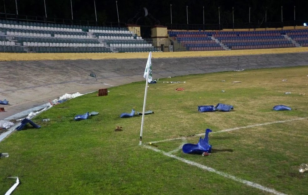 Γήπεδο στη Ρόδο έγινε «πεδίο μάχης» - Οπαδοί επιτέθηκαν σε παίκτες!