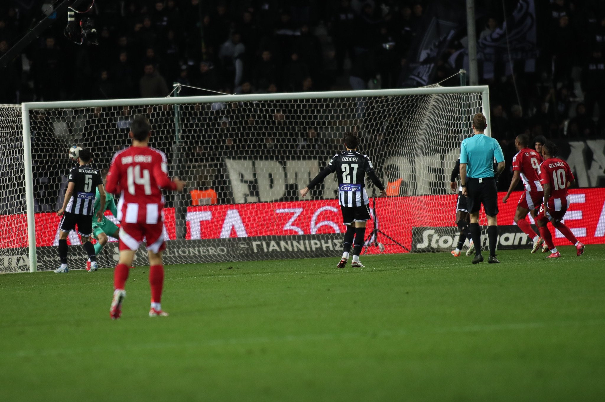 Αυτογκόλ του Μιχαηλίδη, μείωσε σε 2-1 ο Ολυμπιακός στην Τούμπα (vid)