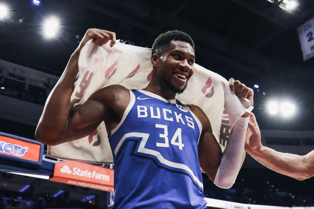 Τα ρεκόρ και τα highlights από τα «θαύματα» του Αντετοκούνμπο στη Φιλαδέλφεια