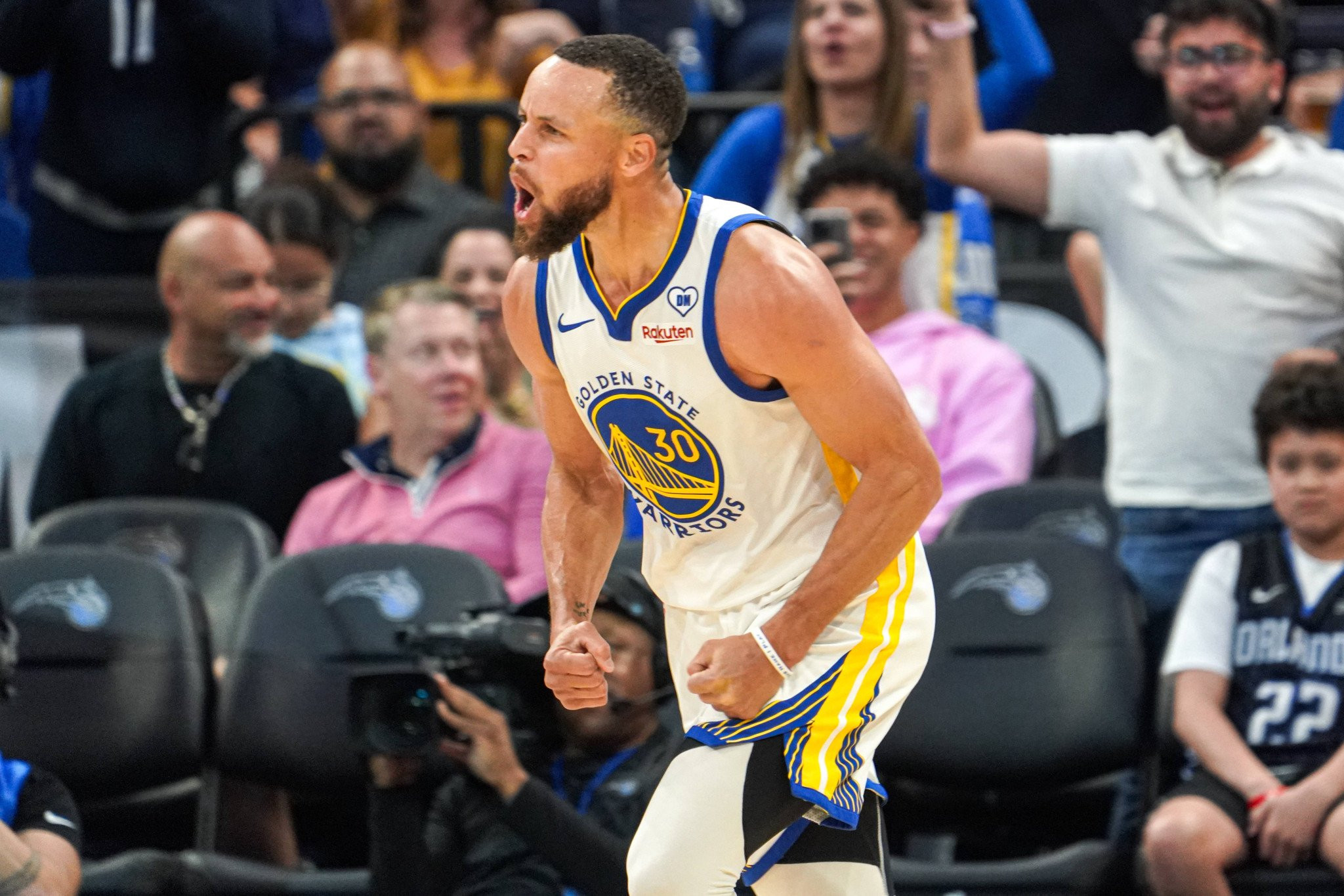 Ο Κάρι λύγισε τον εξαιρετικό Γιόκιτς και πήρε τη νίκη από τους Νάγκετς