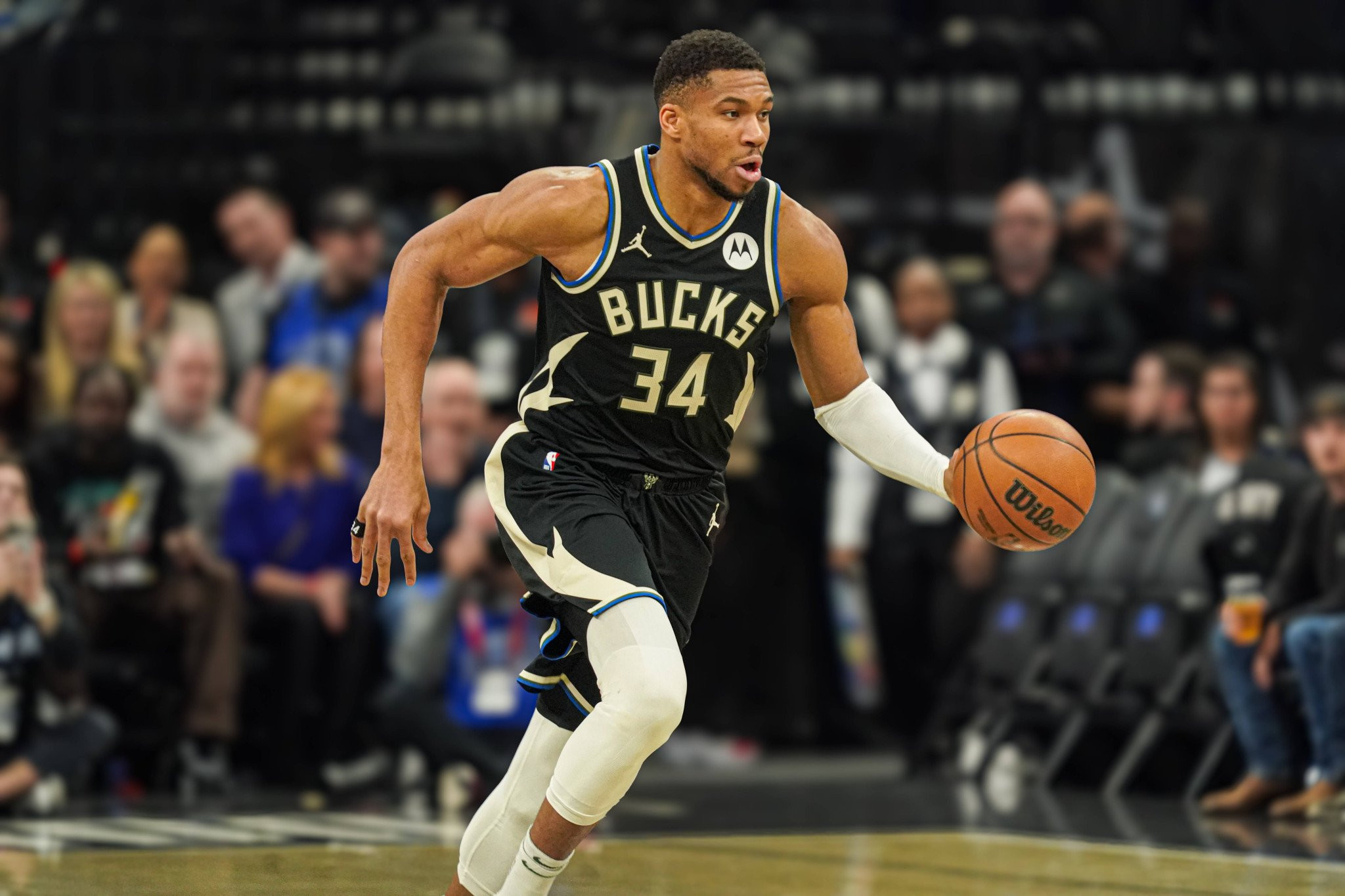 Ο Γιάννης Αντετοκούνμπο κατέκτησε το τίτλο του παίκτη της εβδομάδας και ξεπέρασε τον Τζόρνταν