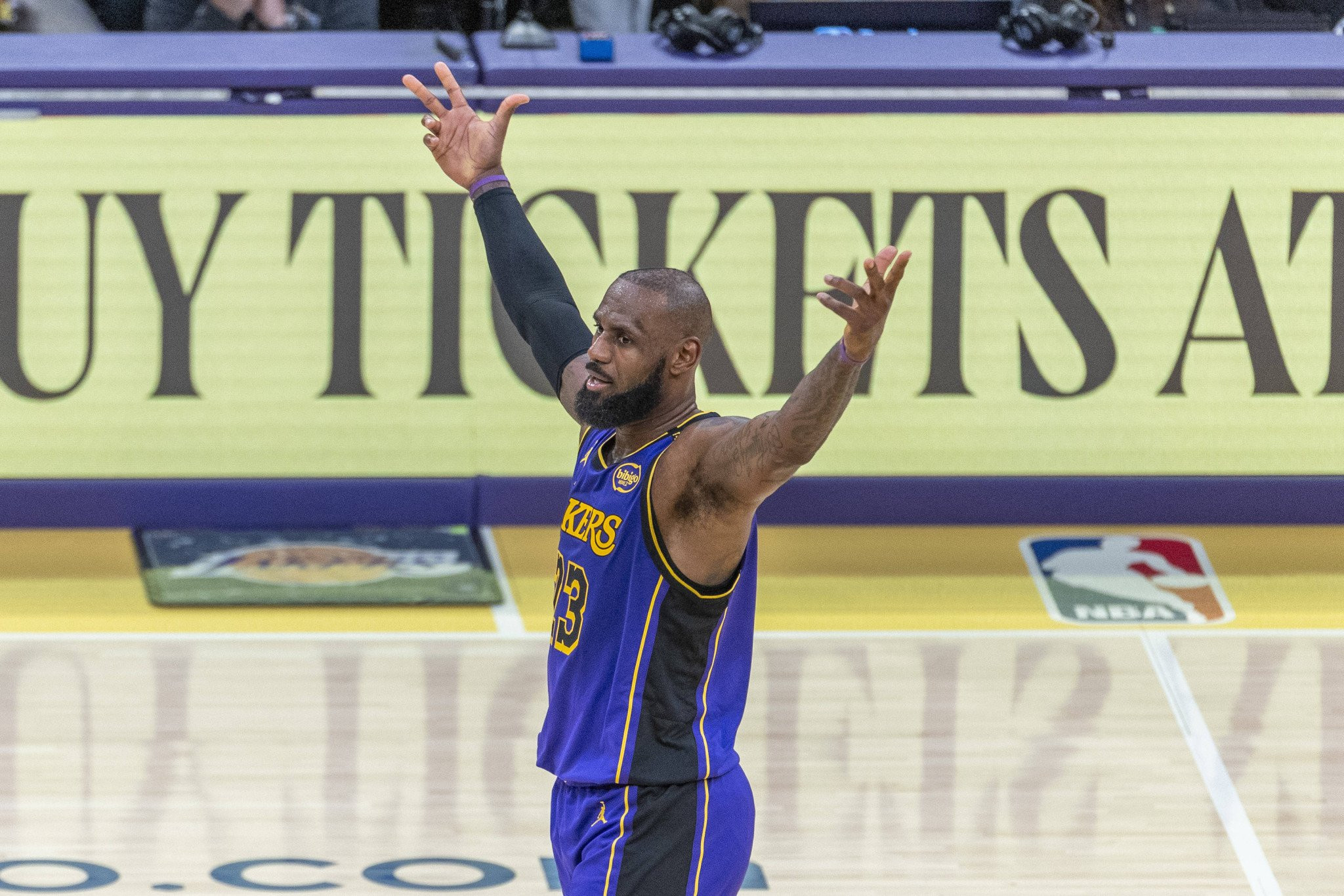 Ο ΛεΜπρόν λέει «αντίο» σε ένα σερί 20 χρόνων