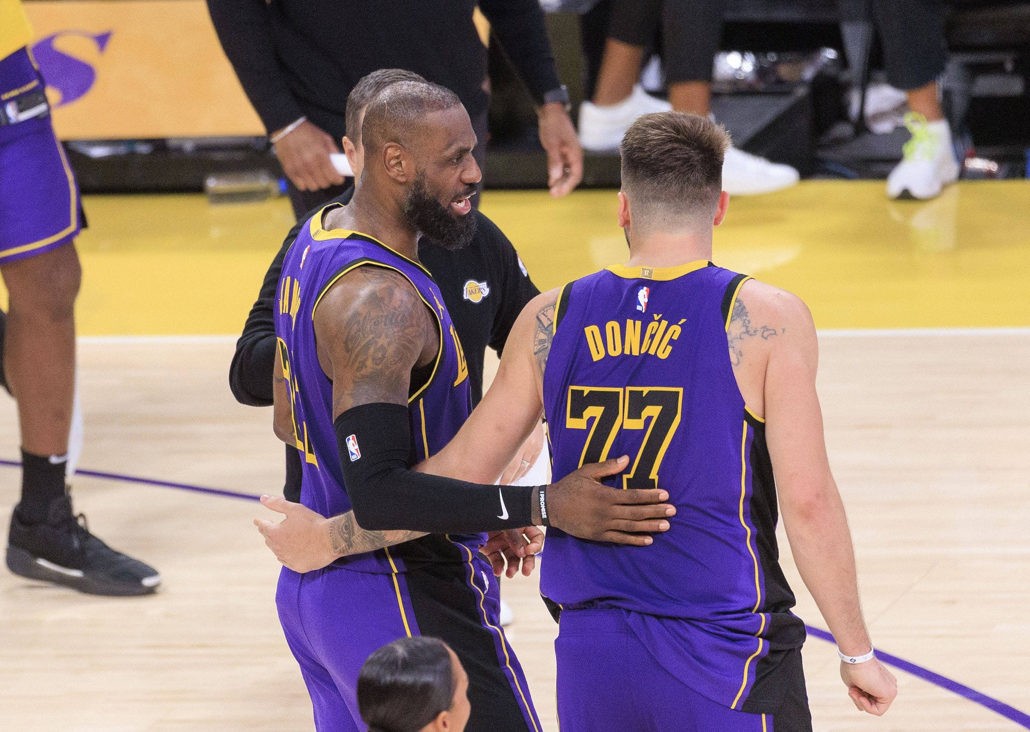 Καυτή τριάδα Ντόντιτς, ΛεΜπρόν και Ριβς υπέταξαν τους Πέλικανς