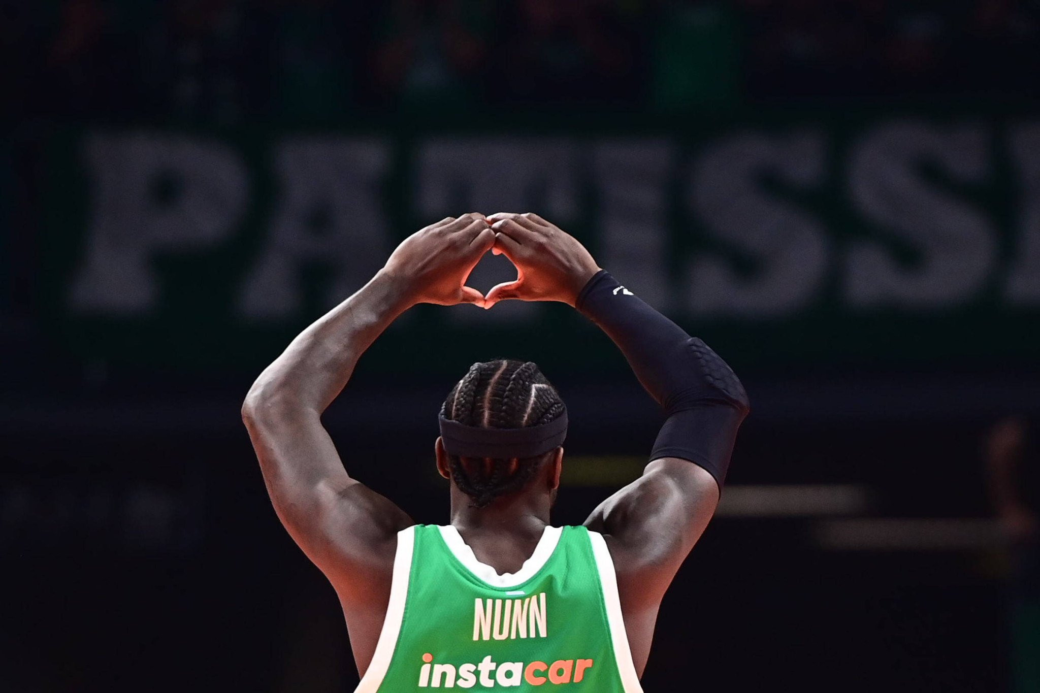 Ο Κέντρικ Ναν καταργεί παραδόσεις και δημιουργεί το δικό του κοινό