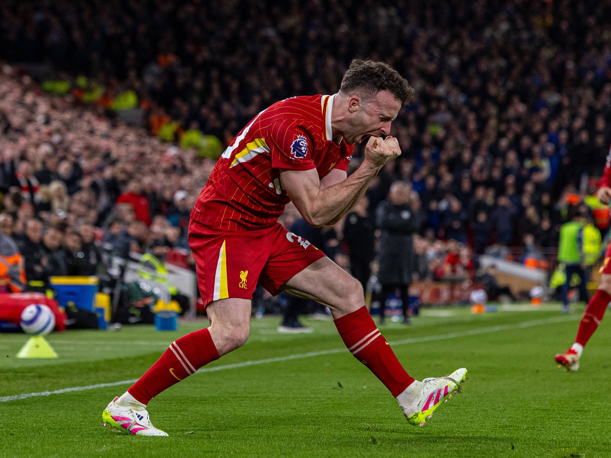 Ένα βήμα πιο κοντά στον τίτλο η Λίβερπουλ - «Φούντωσε» η μάχη για το Champions League
