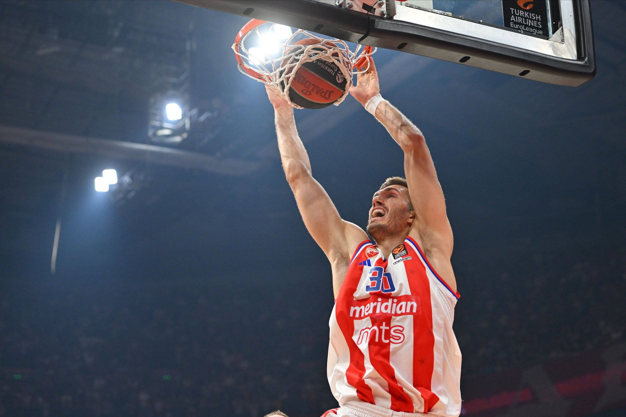 Πετρούσεβ: «Είναι ένα πραγματικό τεστ, ο κόσμος τους καταλαβαίνει το μπάσκετ»