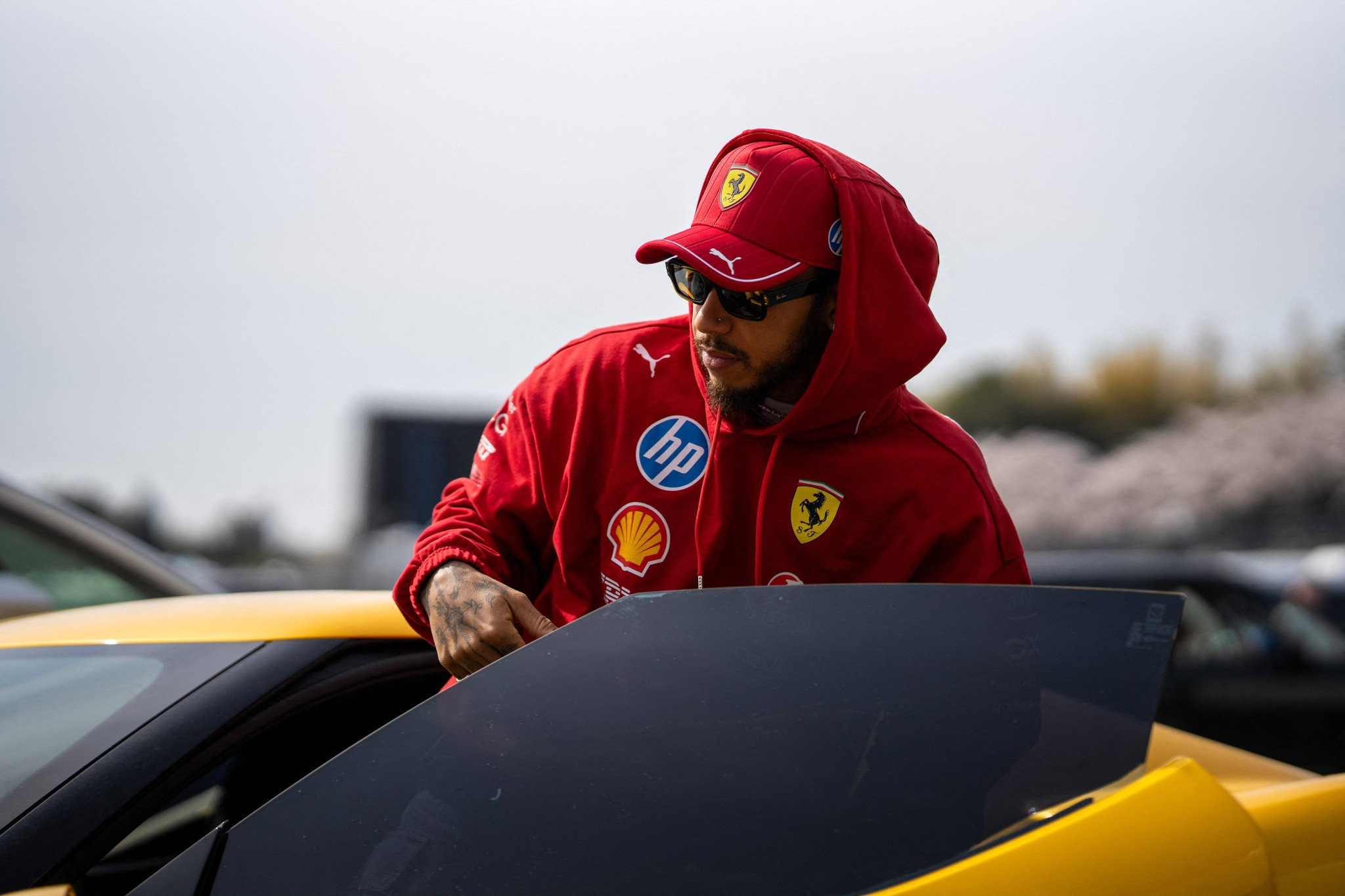 Χάμιλτον: «Ακόμα δεν νιώθω 100% άνετα με την SF-25»