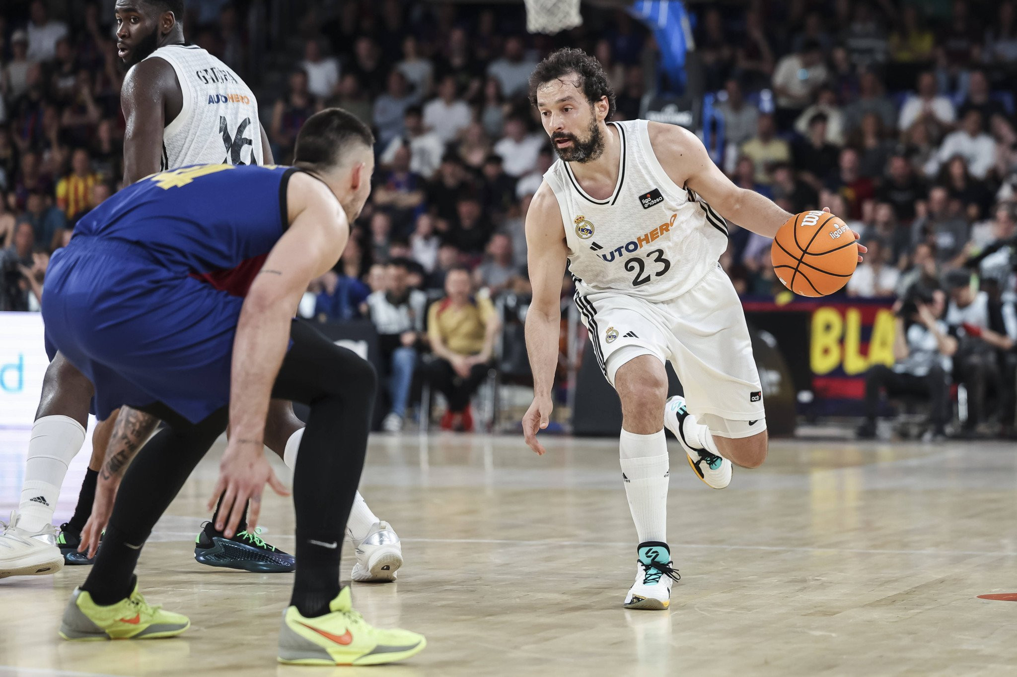 Μεγάλη νίκη της Ρεάλ στη Βαρκελώνη - Πρώτη η «Βασίλισσα» παλεύει για την εξάδα η «Mπάρτσα»