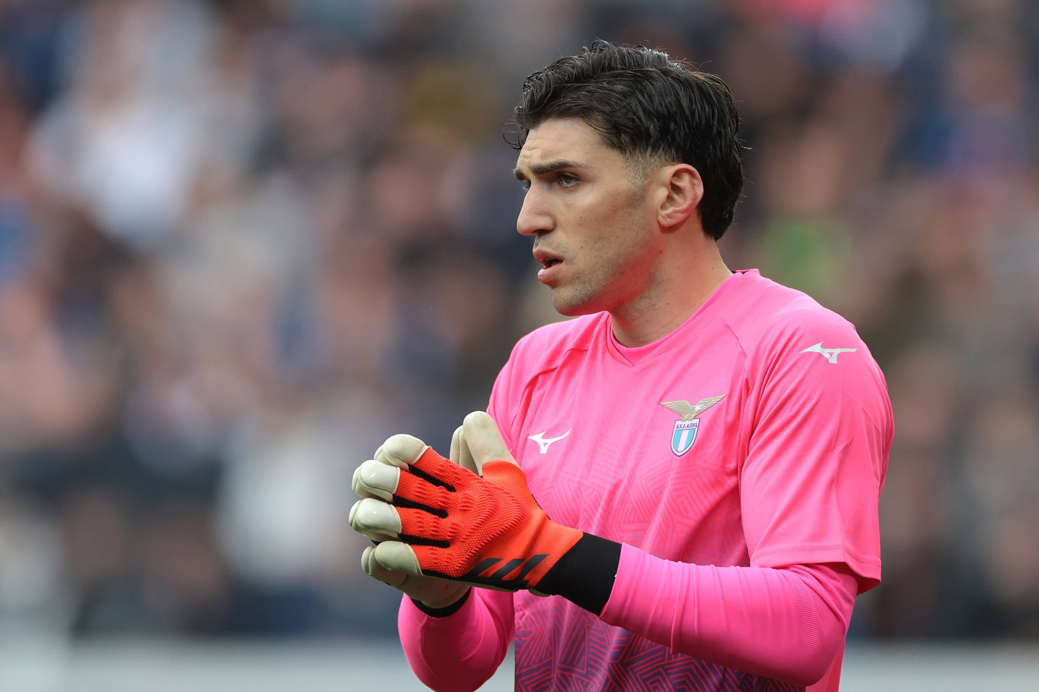 Ο Μανδάς για το καπνογόνο που δέχτηκε: «Φοβήθηκα, ένιωσα κάτι ζεστό στην πλάτη μου»