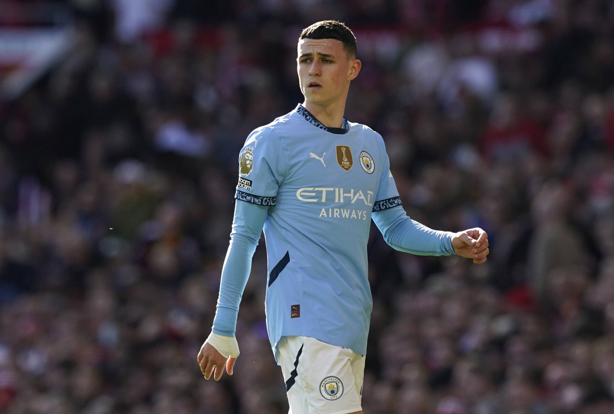 Αμέριστη στήριξη στον Φόντεν από Πεπ και... social, για τα χυδαία συνθήματα σε βάρος της μητέρας του