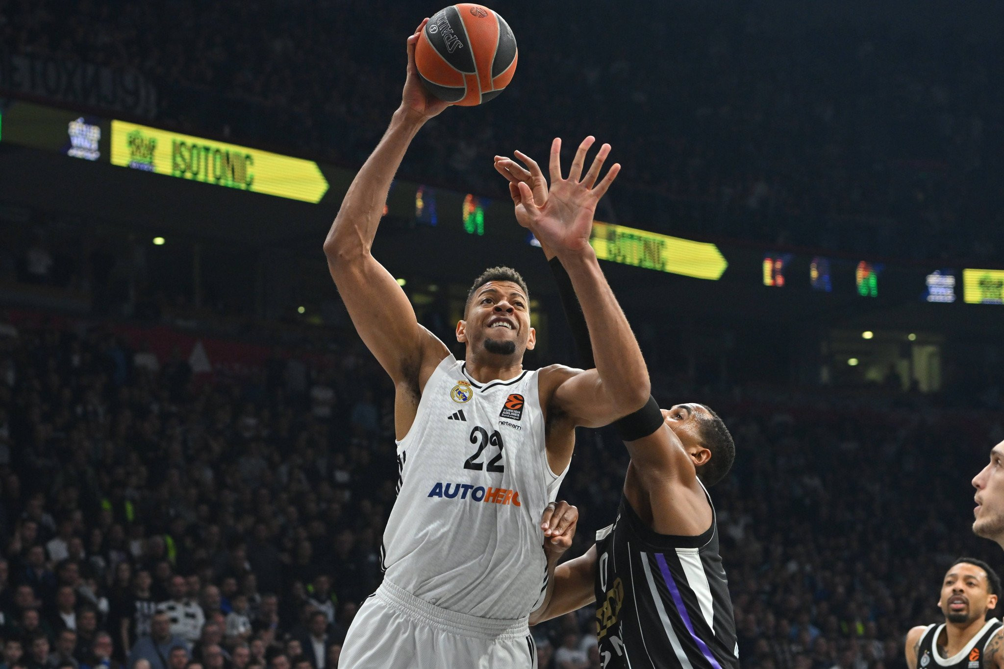 Ταβάρες και Λάιλς «τελείωσαν» την Παρτίζαν στη Μαδρίτη