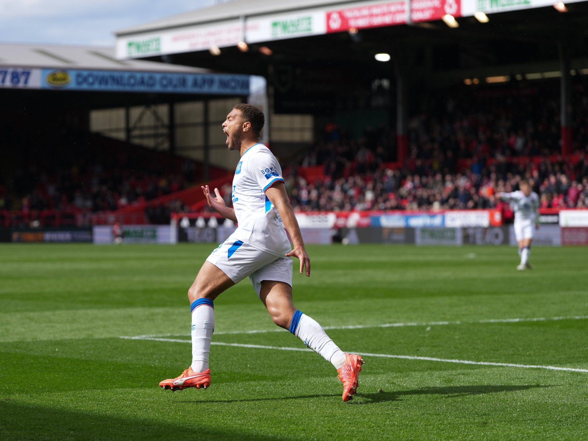 «Έσωσε» τον βαθμό στο 96' η Ρέιντζερς και παράτεινε την αγωνία του Ολυμπιακού για το Champions League