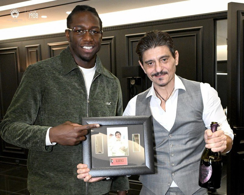 Το ξεχωριστό... Scarface δώρο του Γιαννακόπουλου στον Ναν