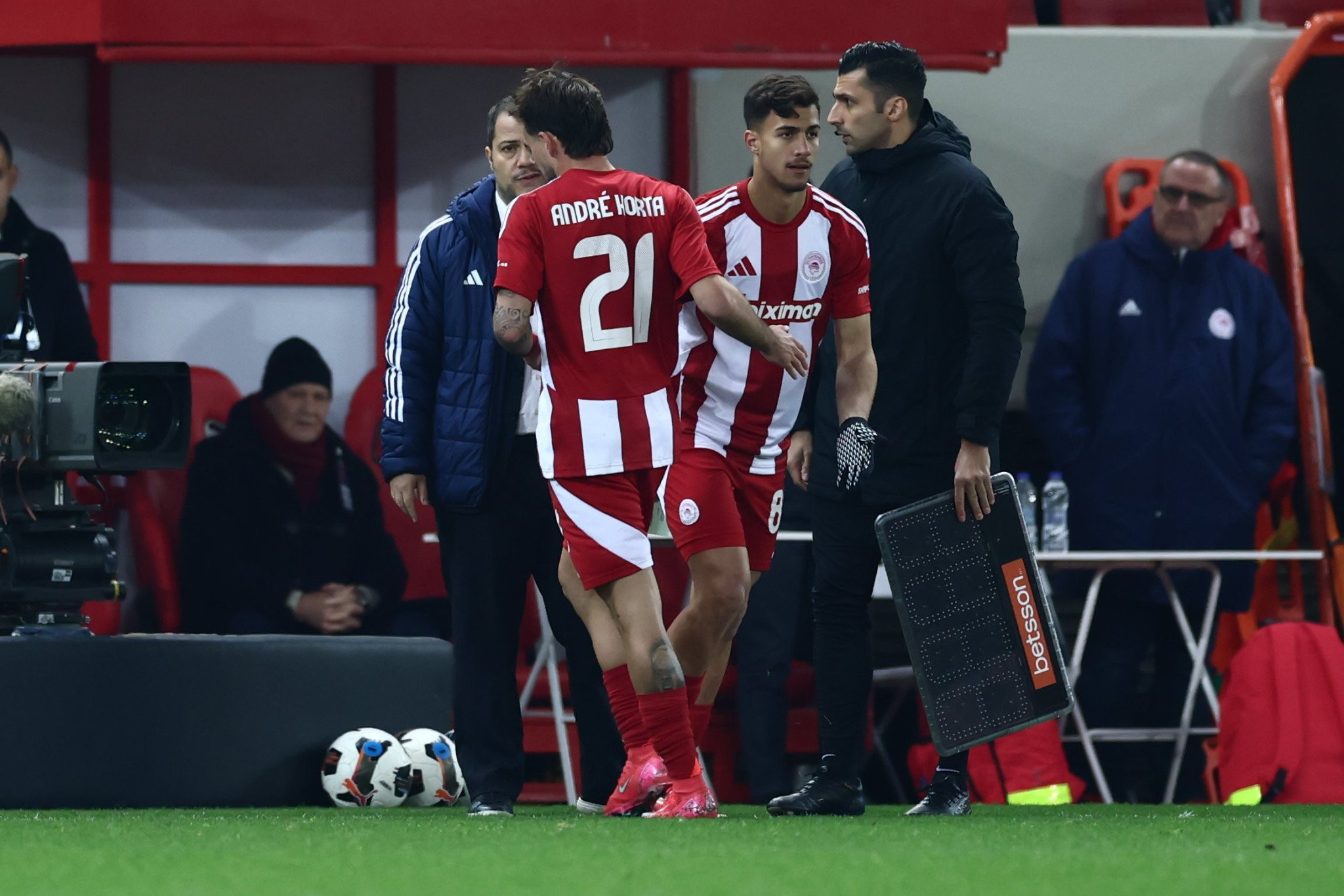 Με αρκετές απουσίες κόντρα στην ΑΕΚ ο Ολυμπιακός