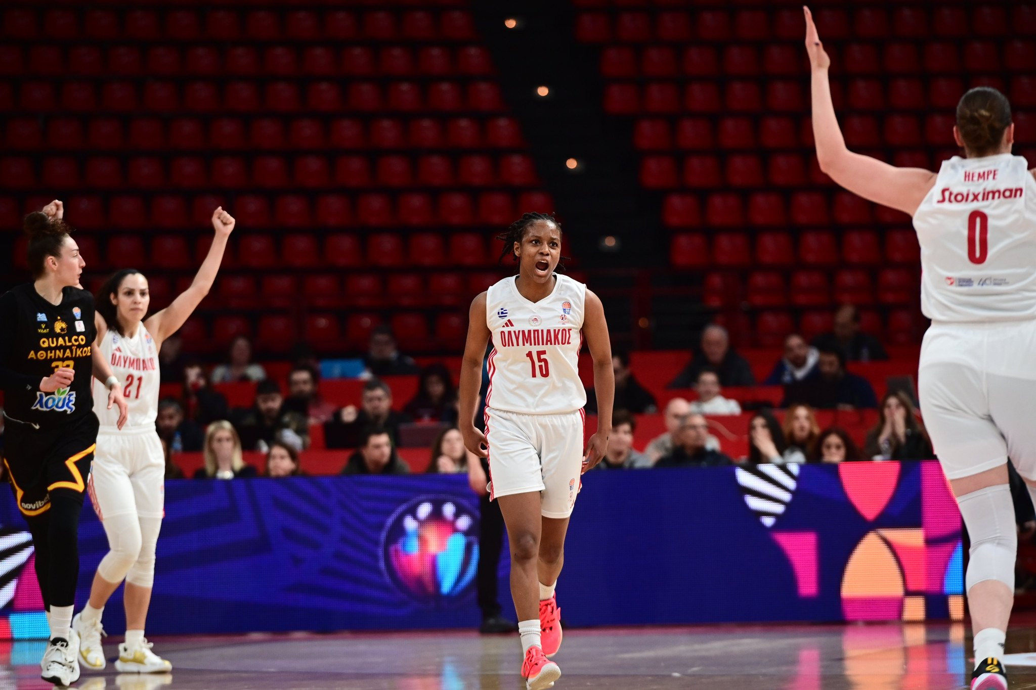 Η Λάμπερτ είχε κέφια και ο Ολυμπιακός πήρε προβάδισμα τίτλου