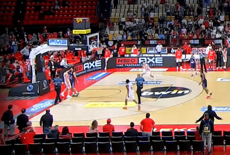 Ένταση ανάμεσα σε Λαρεντζάκη και Ντάνιελς λίγο πριν το φινάλε στο ΣΕΦ