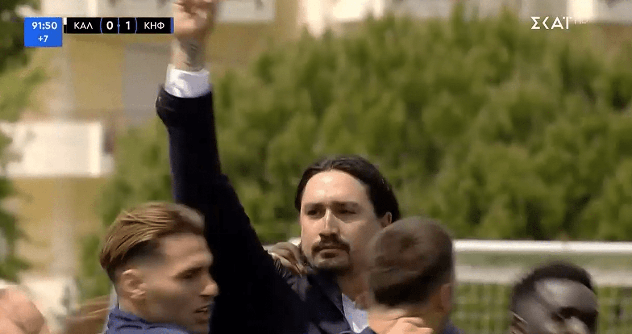 Το υψωμένο χέρι του Σεμπάστιαν Λέτο