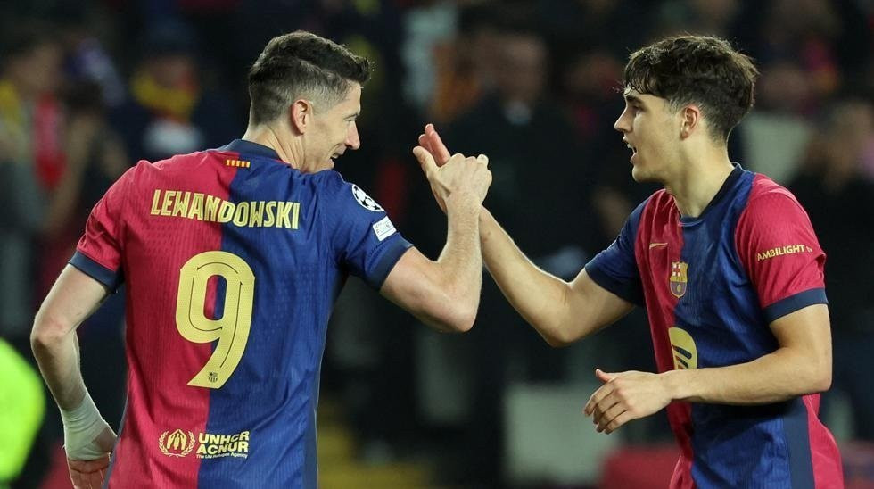 Ο «γερόλυκος» Λεβαντόφσκι με κεφαλιά το 2-0 για τη Μπαρτσελόνα!