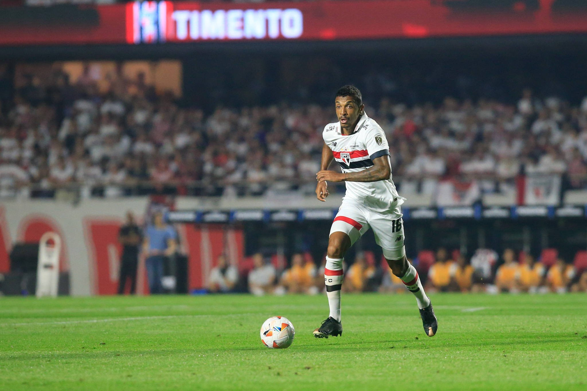 Αγωνία για τον Λουίς Γκουστάβο - Στο νοσοκομείο με πνευμονική εμβολή